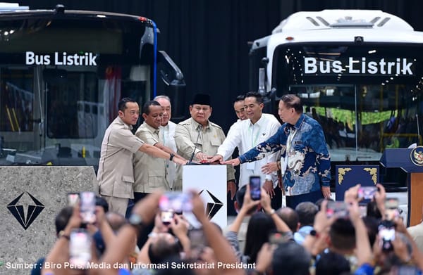 Presiden Prabowo Resmikan Pabrik Perakitan Kendaraan Komersial Listrik di Magelang